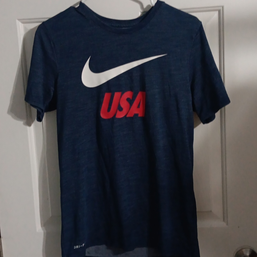 Nike dri fit short sleeve shirt